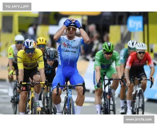 费朗-普雷沃冲线后激动跪吻女子环法终点沙泰勒赛道见证荣耀时刻